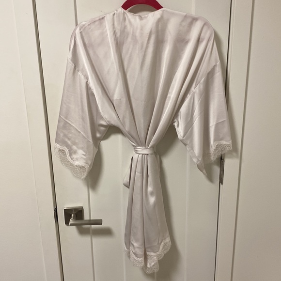 Victoria’s Secret Bride Robe White Silky lace trim sleeves & bottom knee length - Picture 7 of 7